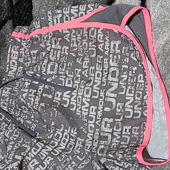 UNDER ARMOUR HEATGEAR Mesh Lined Logo Pink Athletic Shorts PRICE FIRM - Picture 4 of 10